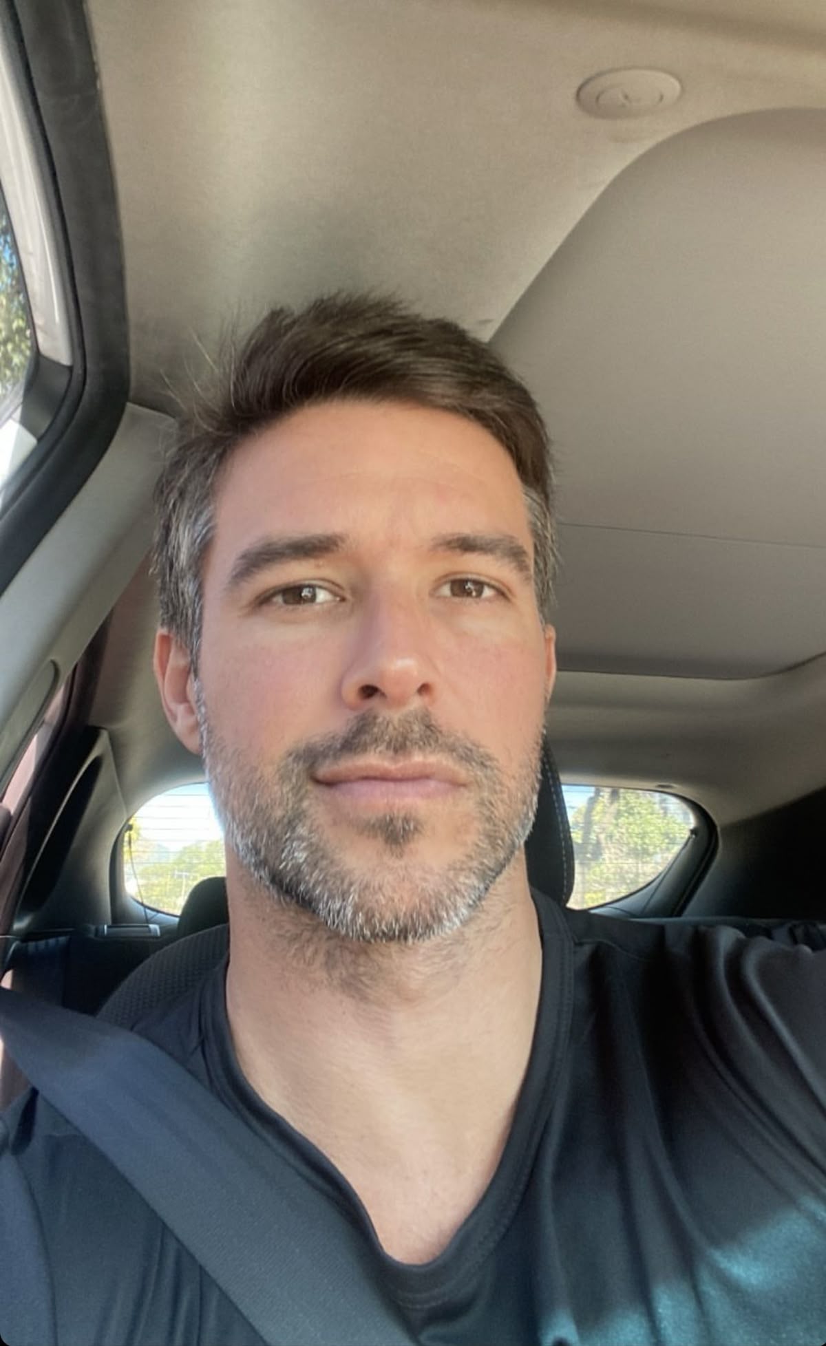 Carlos, 44